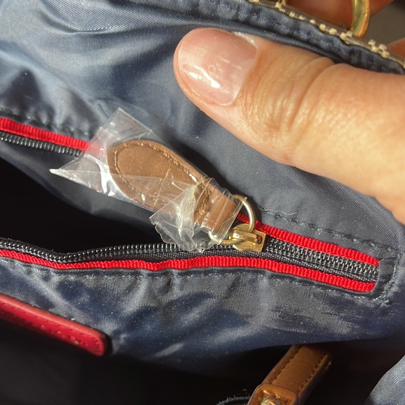 TOMMY HILFIGER Signature Logo Tan Multi Pocket Handbag - Picture 8 of 11